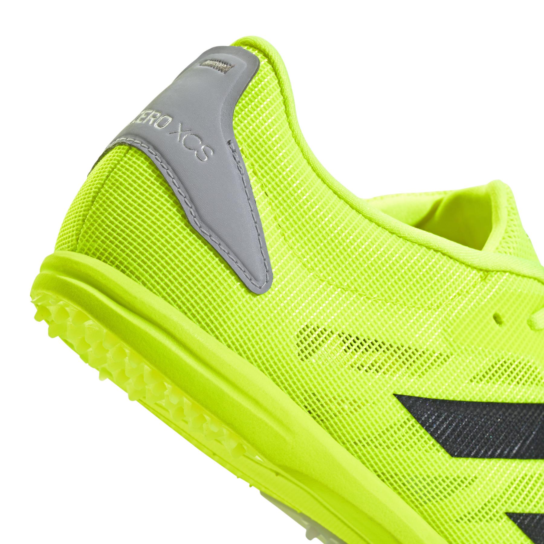 product/a/d/adidas_if9429_9_footwear_photography_detail_view_2_white-nw091625.jpg