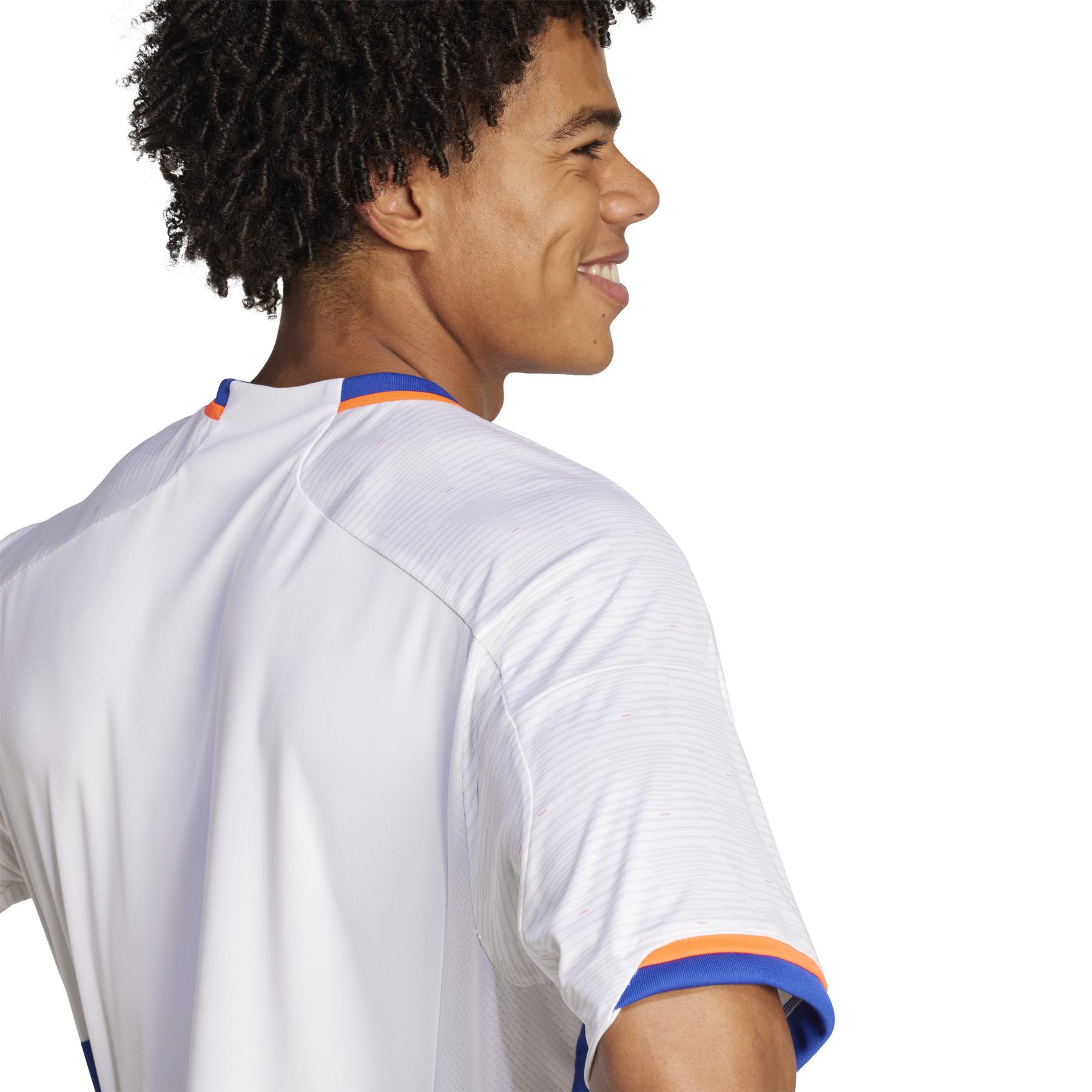 product/a/d/adidas_jp4334_6_apparel_on_model_detail_view_1_white.jpg