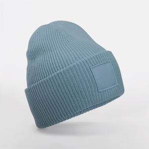 b336r-dustyblue-muts-met-brede-omslag-en-ton-sur-ton-patch-beechfield-stoffig-blauw-tu