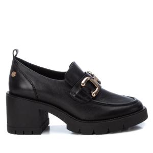 16189901-leren-dames-mocassins-met-hak-en-metalen-decoratie-carmela-zwart