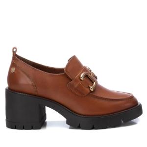 16189902-leren-dames-mocassins-met-hak-en-metalen-decoratie-carmela-bruine