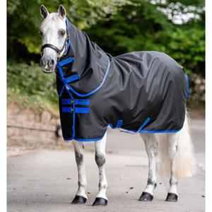 aarqg1-kdd0-48-outdoor-ponydeken-horseware-amigo-ripstop-900d-plus-50g-zwart-klassiek-blauw