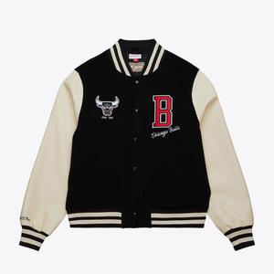 ojbf6240-cbuyypppblck-chicago-bulls-varsityjack-nba-zwart