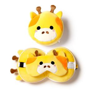 cush252-2-in-1-fluffy-giraffe-restazz-reiskussen-met-oogmasker-puckator-geel-17x14x9x14-cm