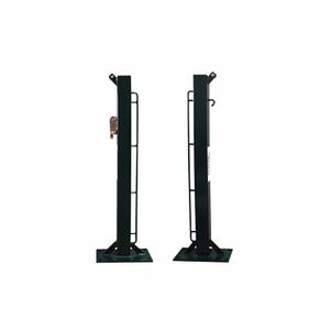 0012360-set-van-2-vaste-vierkante-padel-palen-met-schroefvoeten-softee-equipment-groene-80x80-mm