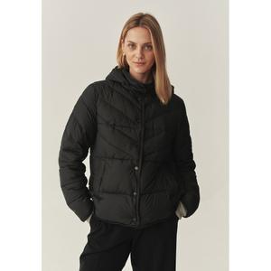 t2540-015b-999-damesjack-met-capuchon-tatuum-samori-zwart